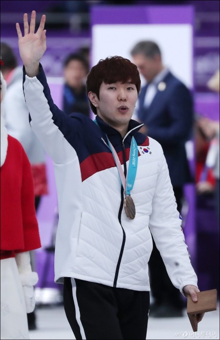 동메달 받은 김태윤 선수 | 인스티즈
