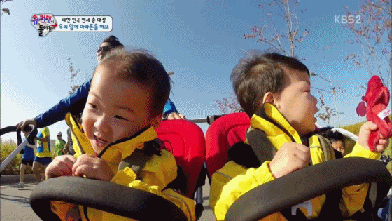 [슈퍼맨이돌아왔다] 민국이와 만세의 성격차이를 보여주는 짤.gif | 인스티즈