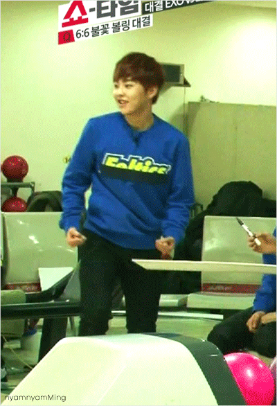 양손 동기화 하는 아이돌 | 인스티즈