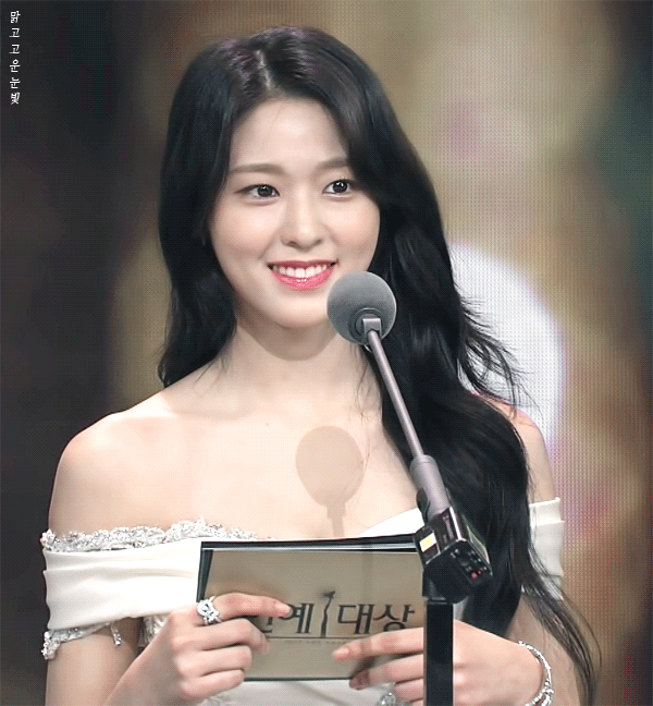 설현은 예쁘다.jpgif | 인스티즈