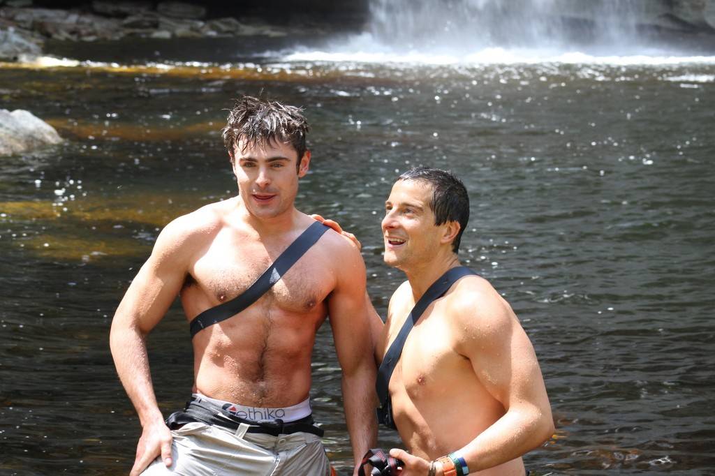 배우 제이크 질렌할에게 드립치는 베어그릴스.gif | 인스티즈