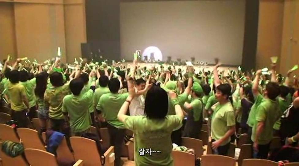 같은 그룹에서 같이 활동하는 멤버를 덕질할 때 일어나는 일.jpg | 인스티즈