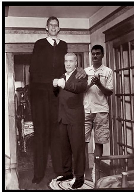 남자중에서 가장 키가 컸던 남자 | 인스티즈