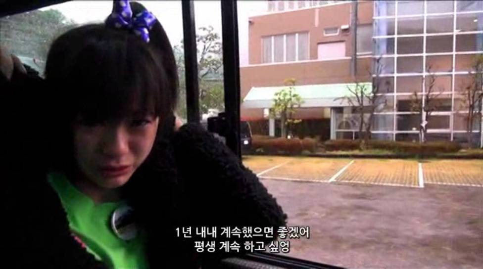 같은 그룹에서 같이 활동하는 멤버를 덕질할 때 일어나는 일.jpg | 인스티즈