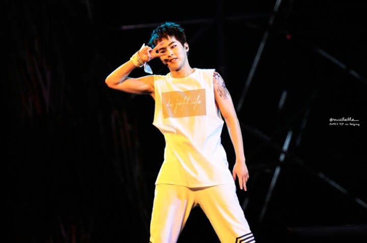 양손 동기화 하는 아이돌 | 인스티즈