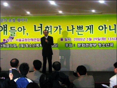 손가락 하나로 학생을 구한 사람 | 인스티즈