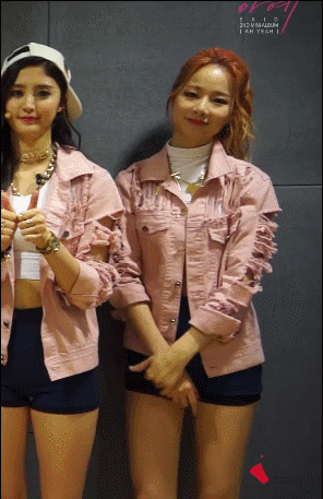 양손 동기화 하는 아이돌 | 인스티즈