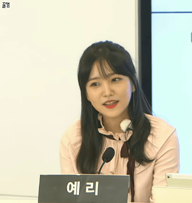 [레드벨벳] 오늘 브이앱 방송을 뒤흔든 예리 활약상.gif | 인스티즈