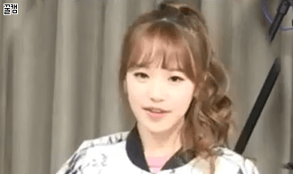 레이첼때문에 웃겨죽는 에이프릴.gif | 인스티즈
