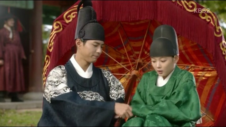 [구르미그린달빛] 본격 사내연애 시작한 이영 세자와 홍삼놈.jpg | 인스티즈