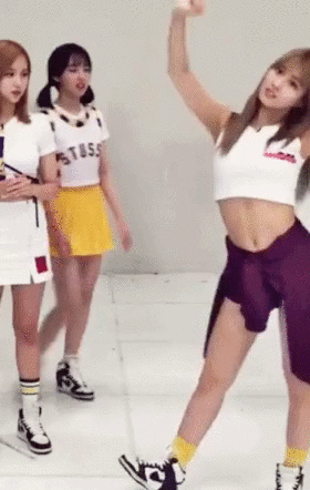 [트와이스] 모모 궁디팡팡하는 나연이 | 인스티즈