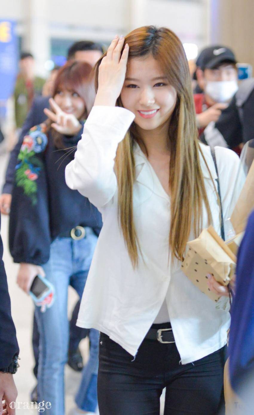 170430 인천공항 입국하는 미나 | 인스티즈