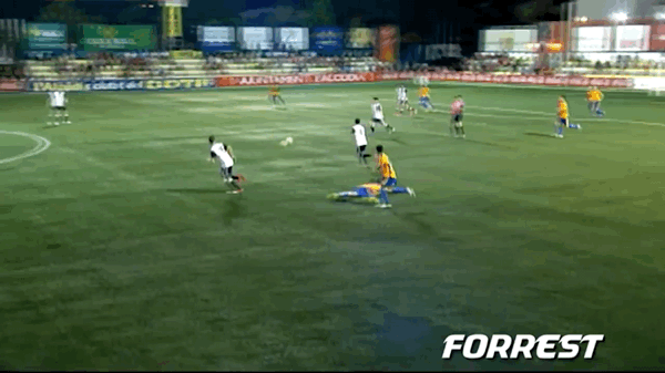 유럽 남미형들 가지고노는 이강인.gif | 인스티즈