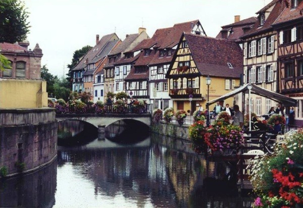 하울의 움직이는 성 실제 배경인 프랑스 마을 | 인스티즈