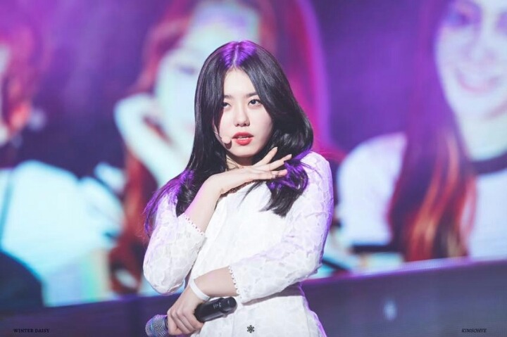 뭔데 이렇게 귀엽나싶은 물오른 김소혜 | 인스티즈