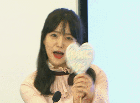 [레드벨벳] 오늘 브이앱 방송을 뒤흔든 예리 활약상.gif | 인스티즈