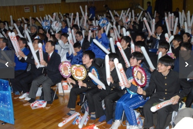 여자컬링 일본대표팀 고향 주민들의 응원.jpg | 인스티즈