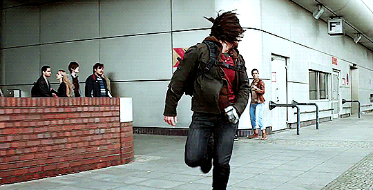 [캡틴아메리카:시빌워] 버키의 가방에 무엇이 있냐는 팬의 질문에 대한 세바스찬 스탠의 대답 | 인스티즈