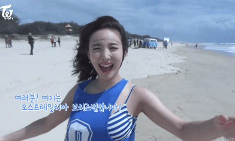 해변의 나연이.gif | 인스티즈