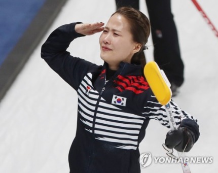 안경센빠이 경례 각도의 비밀 | 인스티즈
