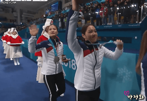 메달 자랑하는 안경선배 | 인스티즈