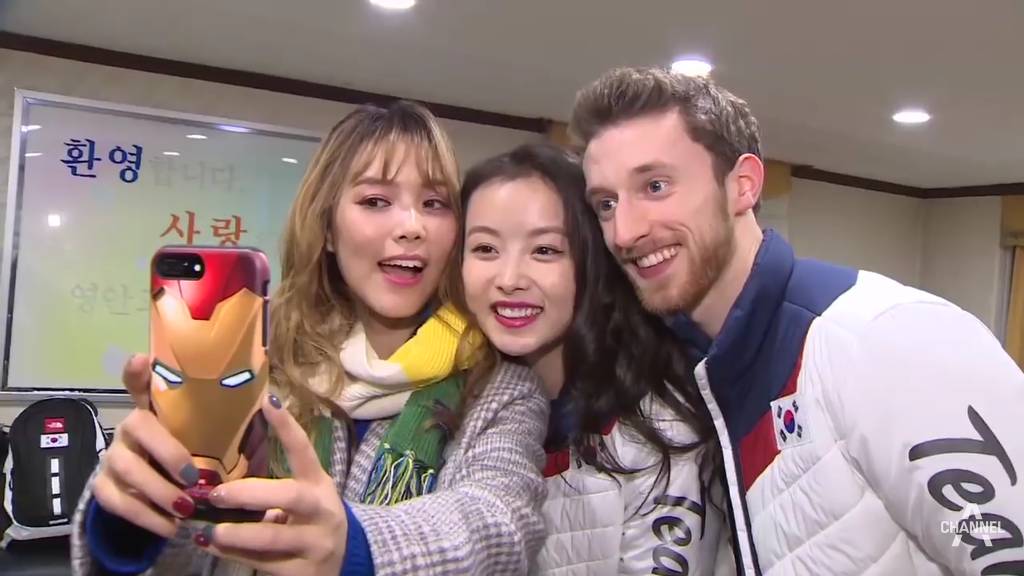 폐막식에서 안경선배와 민유라 .jpg | 인스티즈