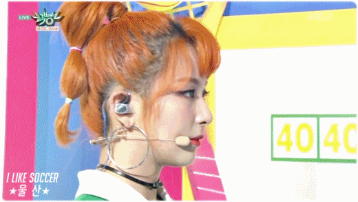 [움짤] 뮤뱅무대에서 슬기가 쳐다보는게 부담스러운(?) 예리 | 인스티즈