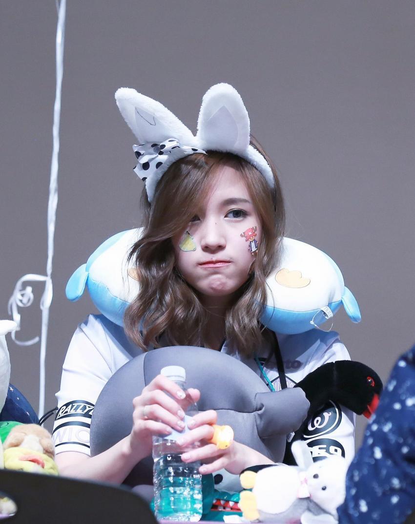 트와이스 미나 입 꾹꾹이........... | 인스티즈