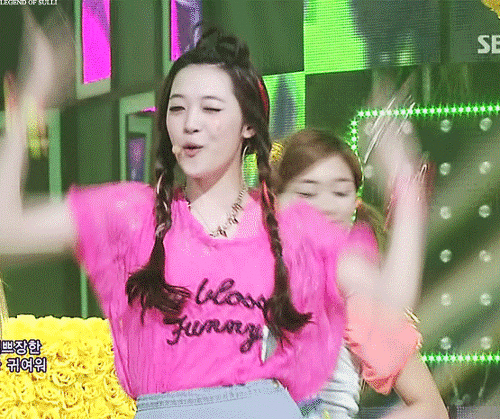 비슷한 포지션을 담당하는 걸그룹 내의 설리와 조이.gif | 인스티즈