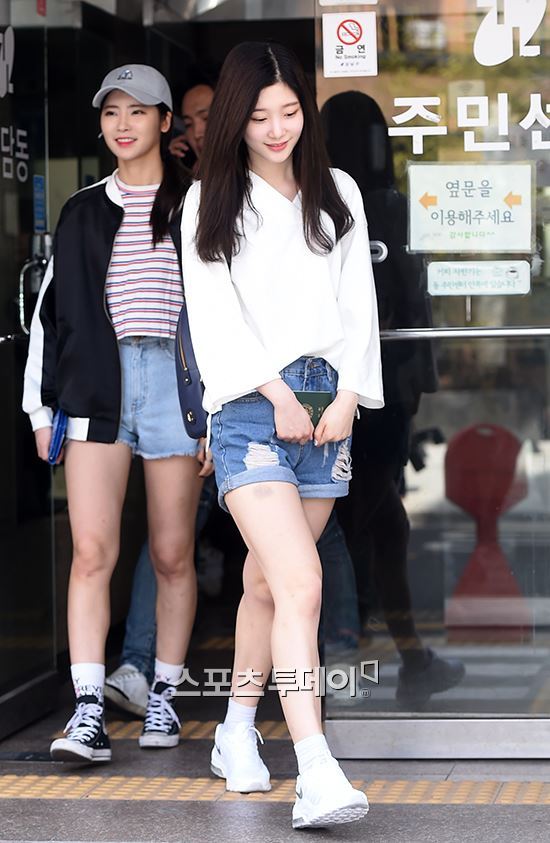 프로듀스) 투표하러 왔다가 생일이 안지나서 빠꾸먹은 정채연 | 인스티즈