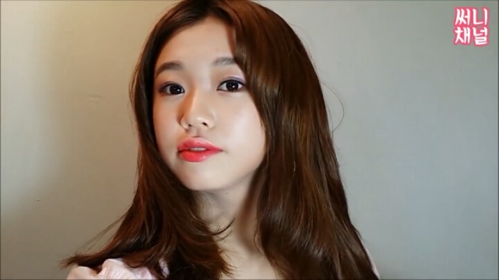 한 뷰티 유튜버의 개쩌는 연예인 메이크업 | 인스티즈