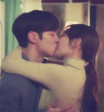 리얼한 눈빛 때문에 야릇하게 느껴지는 이제훈 신민아 키스신 | 인스티즈