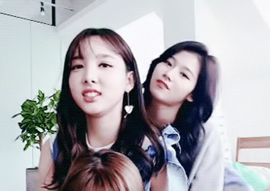 나연,사나.gif | 인스티즈