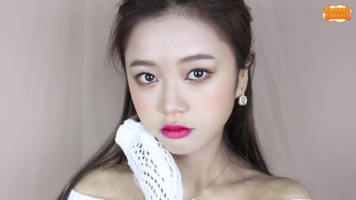 한 뷰티 유튜버의 개쩌는 연예인 메이크업 | 인스티즈