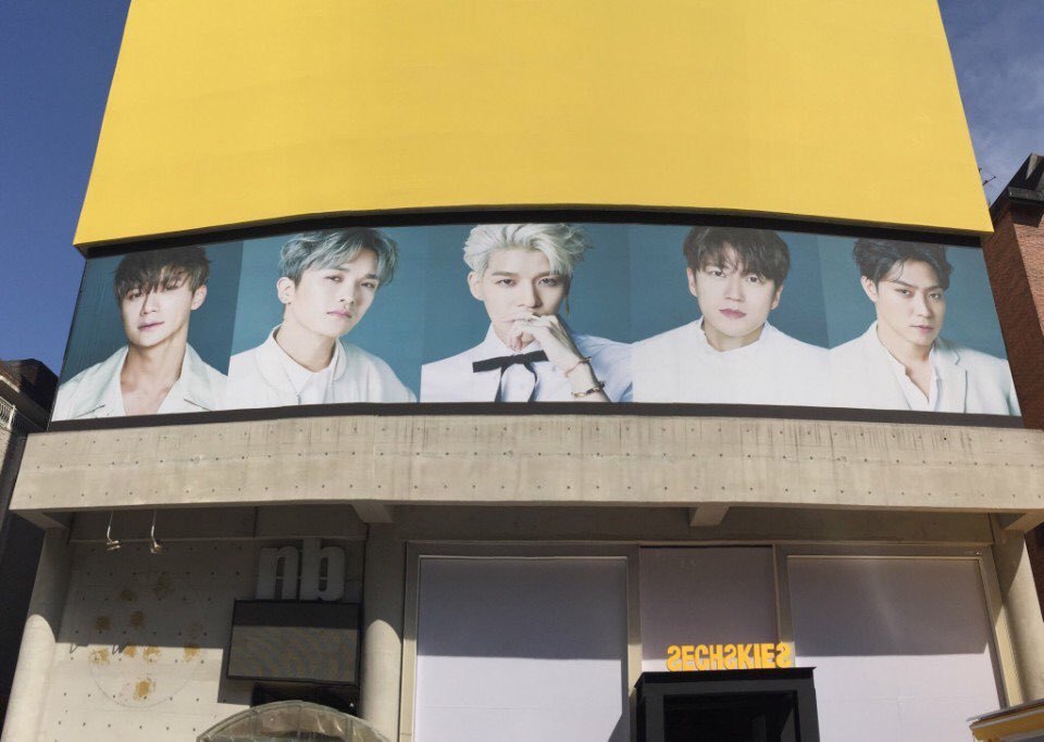 데뷔 20주년을 맞아 팬들을 위한 공간을 직접 꾸민 아이돌.jpg (feat.젝스키스) | 인스티즈