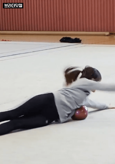 아육대 준비하는 여자친구 유주.gif | 인스티즈