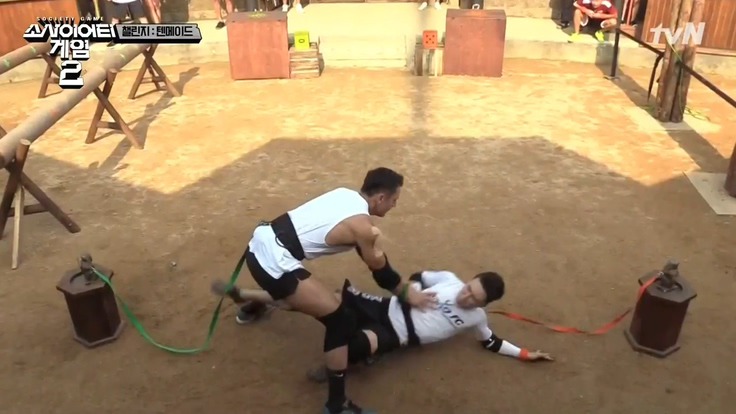 [소사이어티게임2] 줄리엔강 vs 권민석 석상 떨어뜨리기 .jpg | 인스티즈