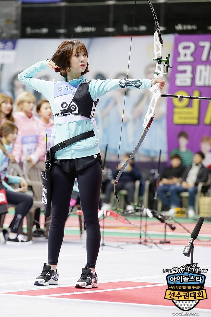 여자 아이돌 양궁 사격 자세.jpg | 인스티즈