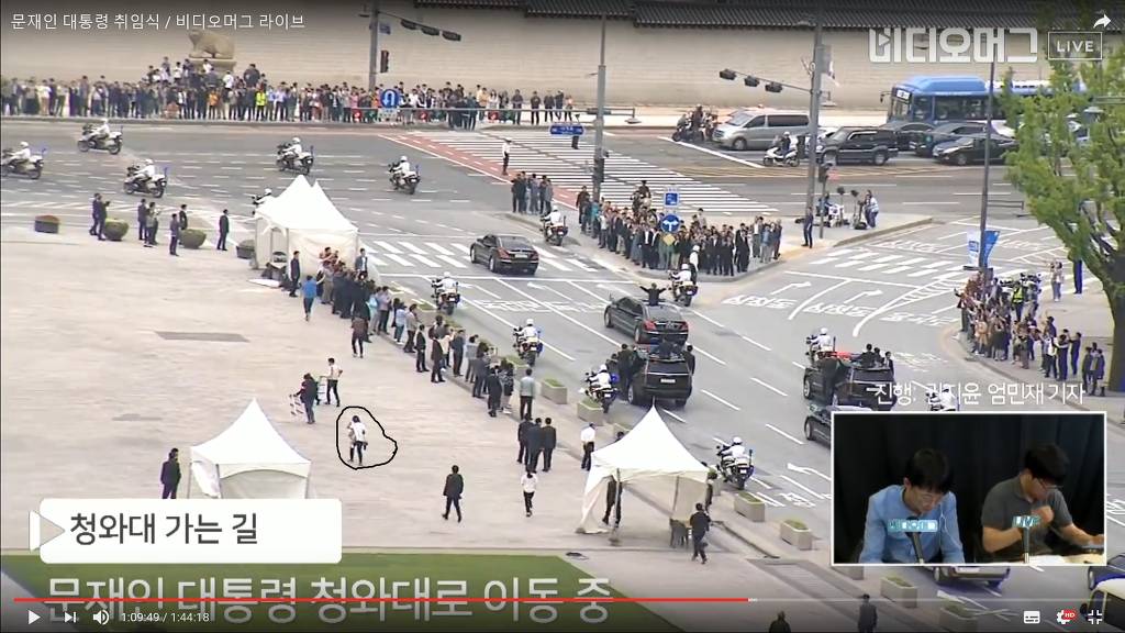 문재인 찍을려고 사다리들고 게 뛰어가는 여기자 | 인스티즈