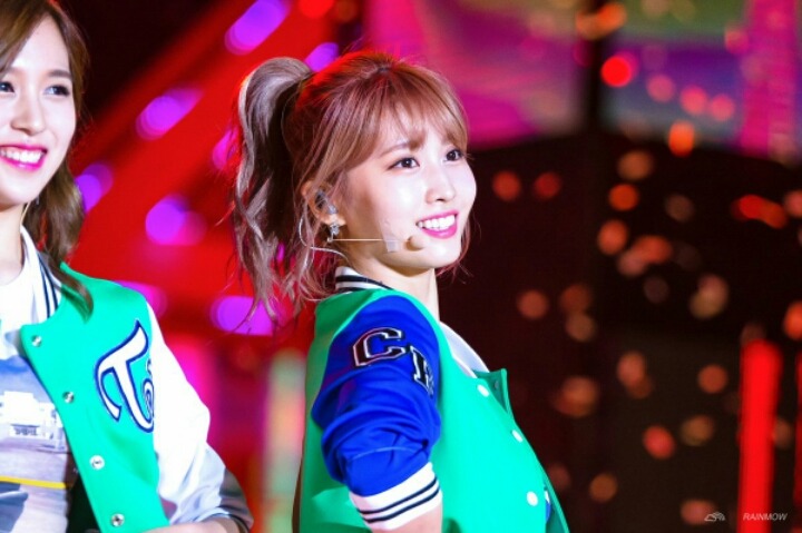 [트와이스] 분홍색으로 염색한게 잘어울리는 복숭아 모모 | 인스티즈