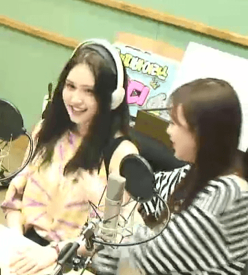 보이는 라디오에서 전소미.gif | 인스티즈