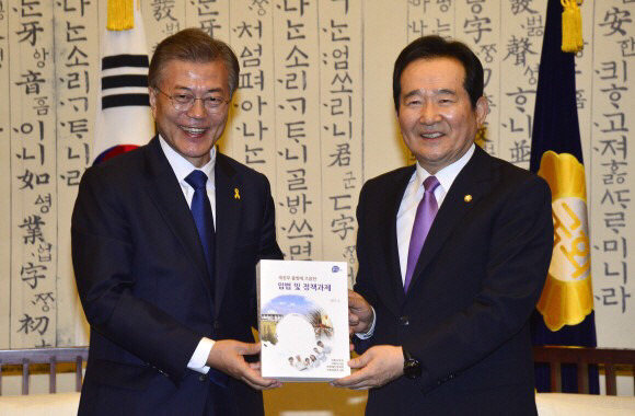 19대 대통령 이니의 친구들을 소개할게요 jpg | 인스티즈