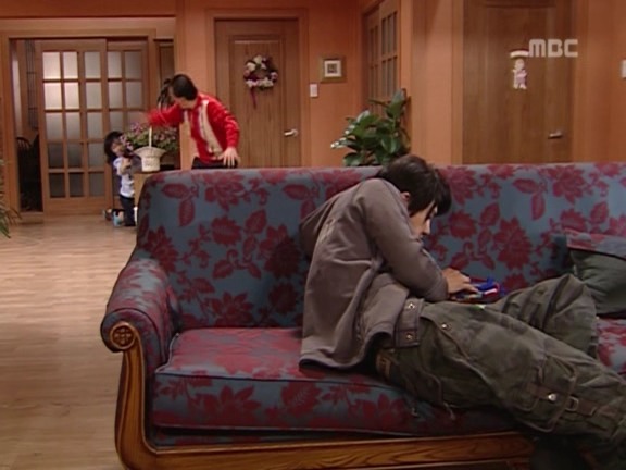 [거침없이하이킥] 장난감으로 싸우는 박해미랑 민용이 ㅋㅋㅋㅋㅋㅋ.jpg | 인스티즈