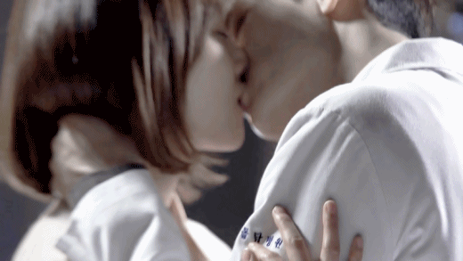 SBS 연기대상에서 '키스장인 상' 받은 키스신 gif | 인스티즈