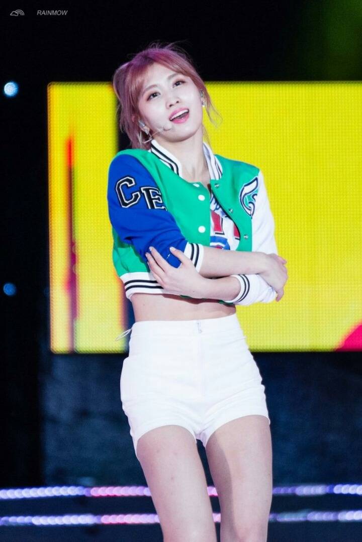 [트와이스] 분홍색으로 염색한게 잘어울리는 복숭아 모모 | 인스티즈