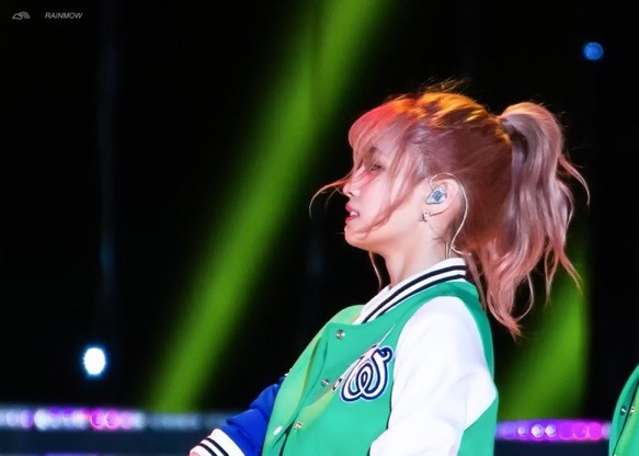 [트와이스] 분홍색으로 염색한게 잘어울리는 복숭아 모모 | 인스티즈