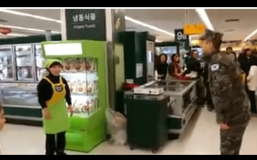 이마트에서 전역신고하는 아들 | 인스티즈