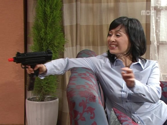 [거침없이하이킥] 장난감으로 싸우는 박해미랑 민용이 ㅋㅋㅋㅋㅋㅋ.jpg | 인스티즈