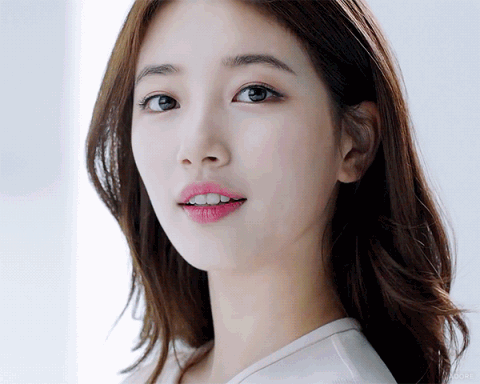 수지가 이렇게 쳐다본다면.gif | 인스티즈