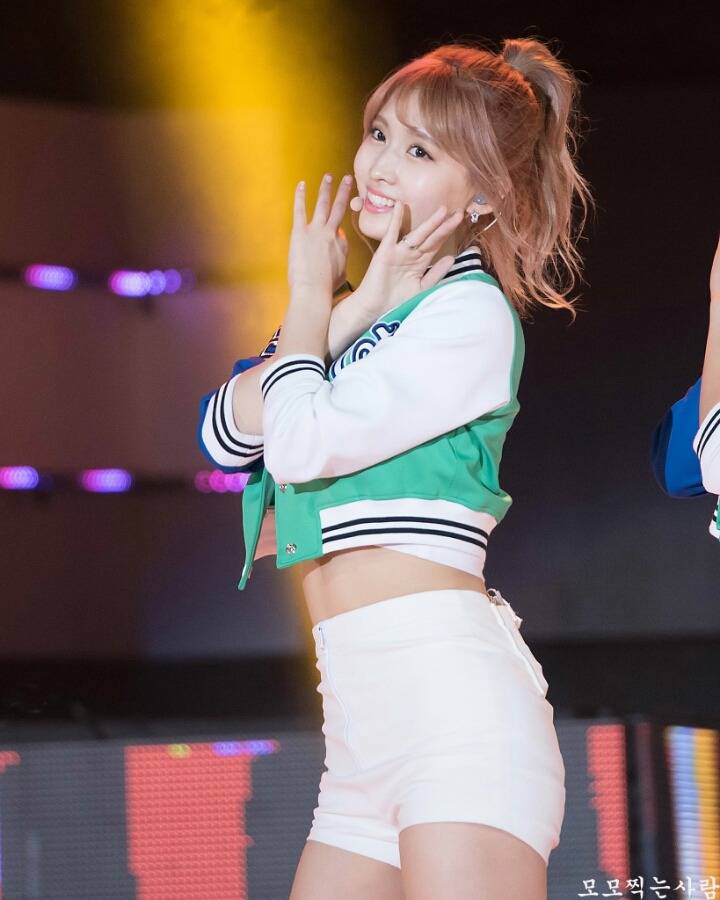 [트와이스] 분홍색으로 염색한게 잘어울리는 복숭아 모모 | 인스티즈